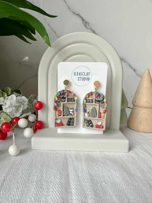 Christmasy Bookshelf