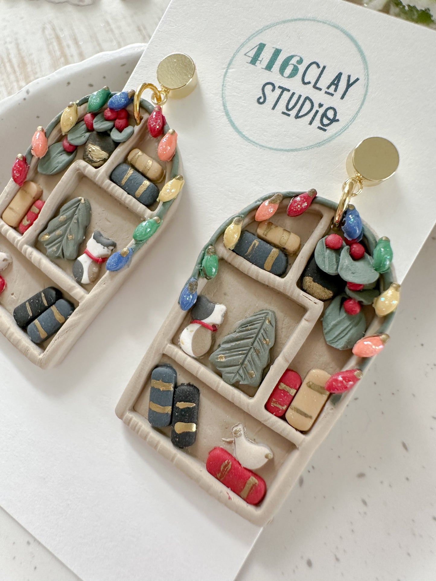 Christmasy Bookshelf